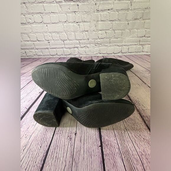 Me Too Classic Minimalist Black Suede Block Heel Tall Knee-High Zip Boots Size 8 - Picture 3 of 13